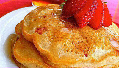 strawberry2 pancakes1 طرز تهیه پنکیک توت فرنگی