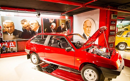  موزه ماشین های کلاسیک, موزه رترو در وارنا, موزه رترو کجاست