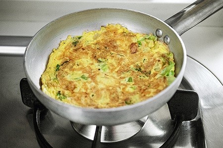 lettuce omelette 02 طرز تهیه 2 نوع املت کاهو