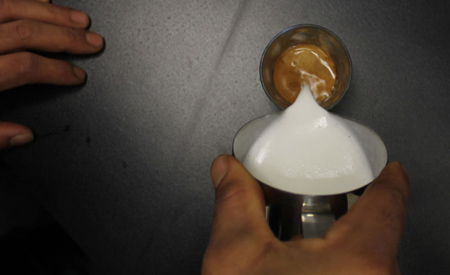 steaming2 method2 coffee5 روش بخار دادن شیر برای قهوه با دستگاه
